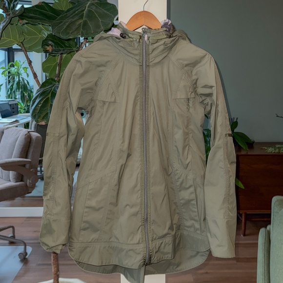 Lululemon fitted raincoat - Picture 3 of 3